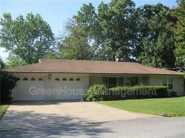 805 Carson Dr, Bentonville, AR 72712
