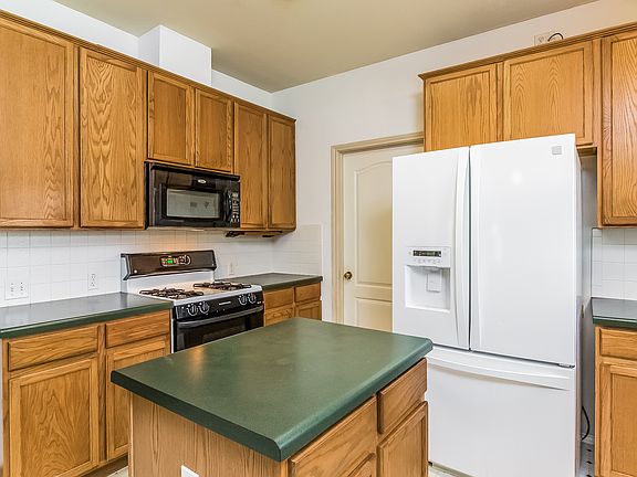 5th image of 2712 Glenwood Trl