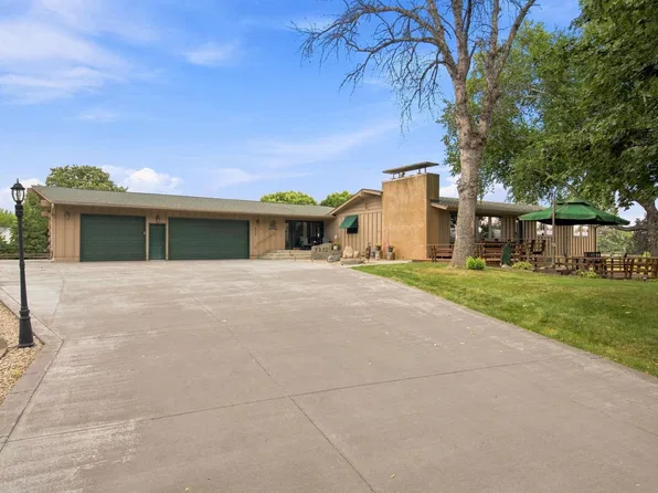 9272 Rosewood Ln N, Maple Grove, MN 55369