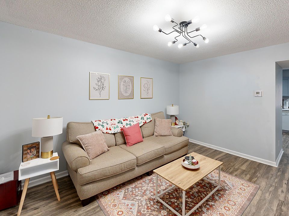Living area shown upon entry. Photos are of a similar unit; available unit has the same floorplan. Furniture not included.