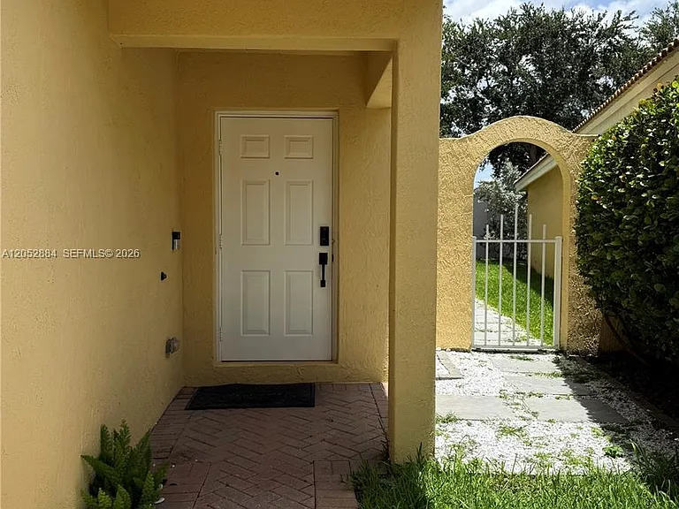 9411 NW 55th St — Photo 2
