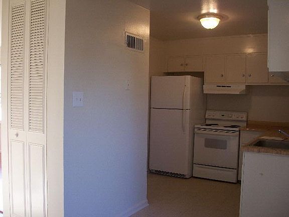 4th image of 805 Denton Cir