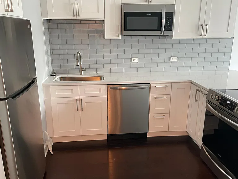 2 E Erie St #2014 — Photo 1