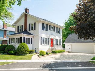135 N Myrtle Ave, Villa Park, IL 60181