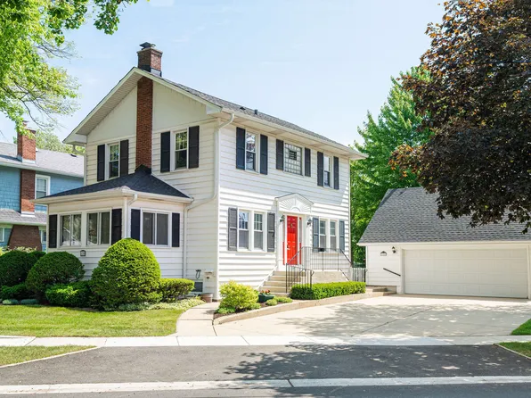 135 N Myrtle Ave, Villa Park, IL 60181