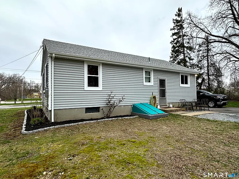 320 Halls Hill Rd — Photo 7