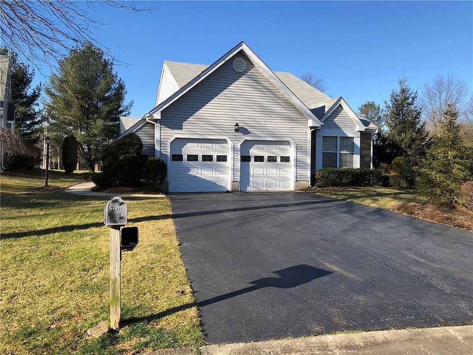 2nd image of 2 Ashbourne Dr #2