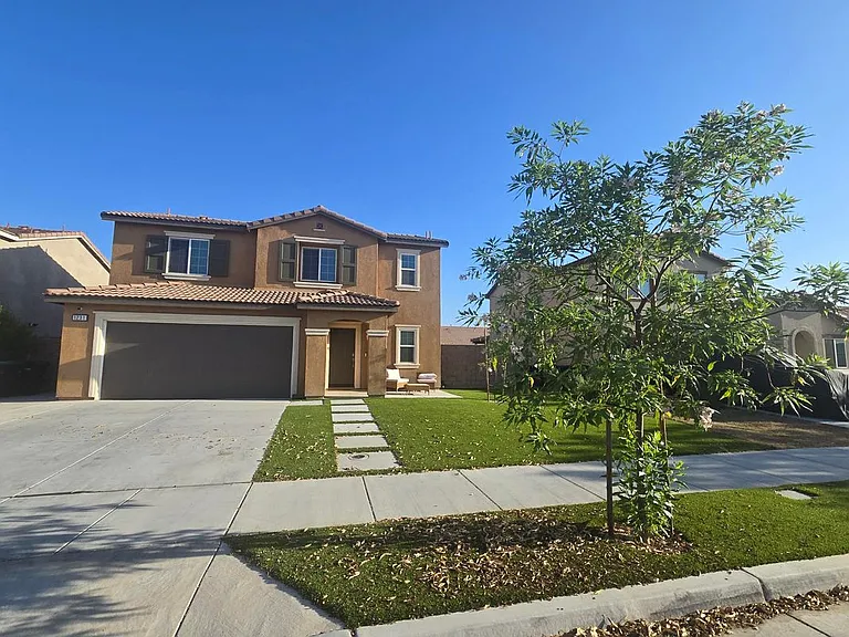 1231 Memorial Ave — Photo 1