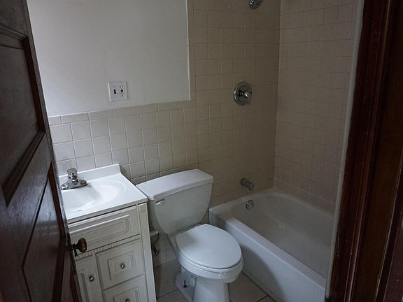 3rd image of 39 College St APT 1