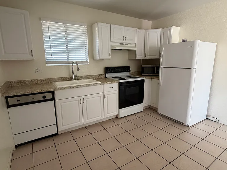 1420 E Brown St #C — Photo 9
