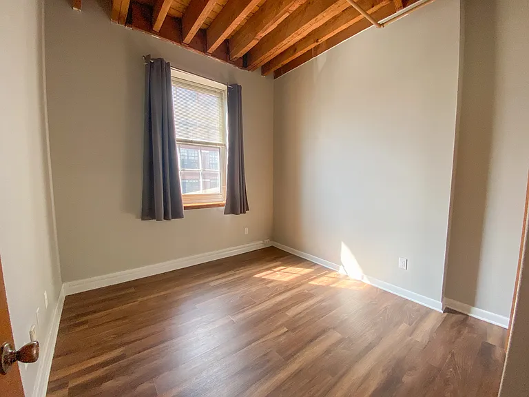 225 Arch St — Photo 7
