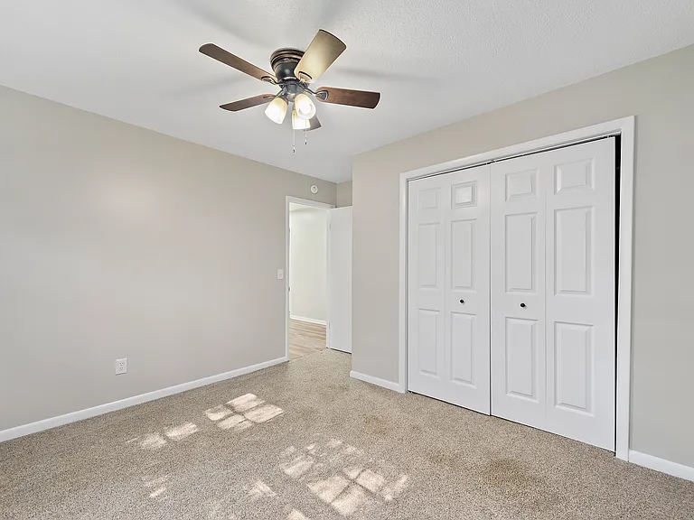 105 Windcreek Ln — Photo 28