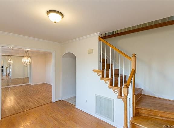 3rd image of 143 Sunfish Dr