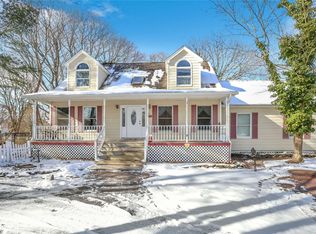 24 Smith St, Center Moriches, NY 11934