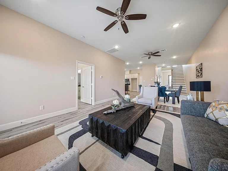 2015 Olivos St — Photo 9