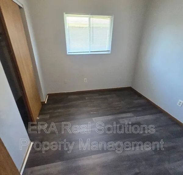 2460 Hiawatha St — Photo 4