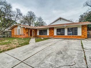 110 Cornwall Dr, San Antonio, TX 78216
