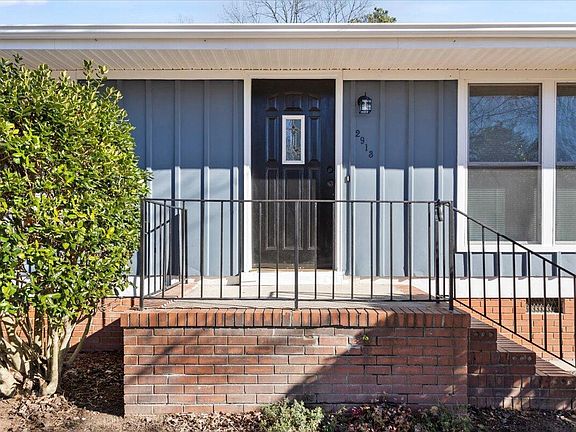 3rd image of 2913 Sprucewood Dr