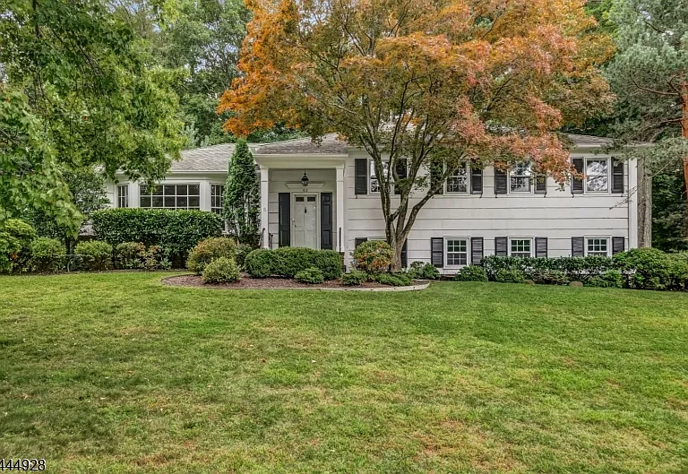 62 Candlewood Dr — Photo 1