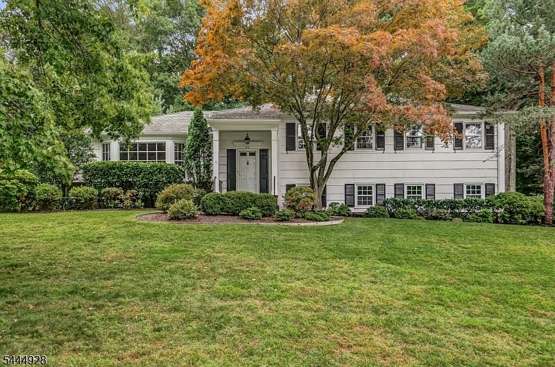 1st image of 62 Candlewood Dr