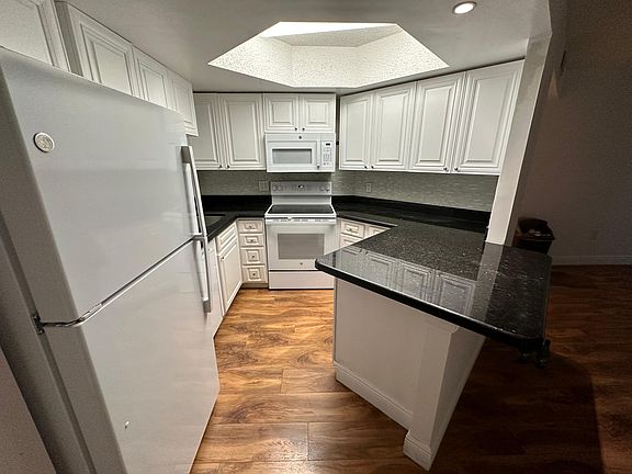 5th image of 8373 Lake Dr #G306