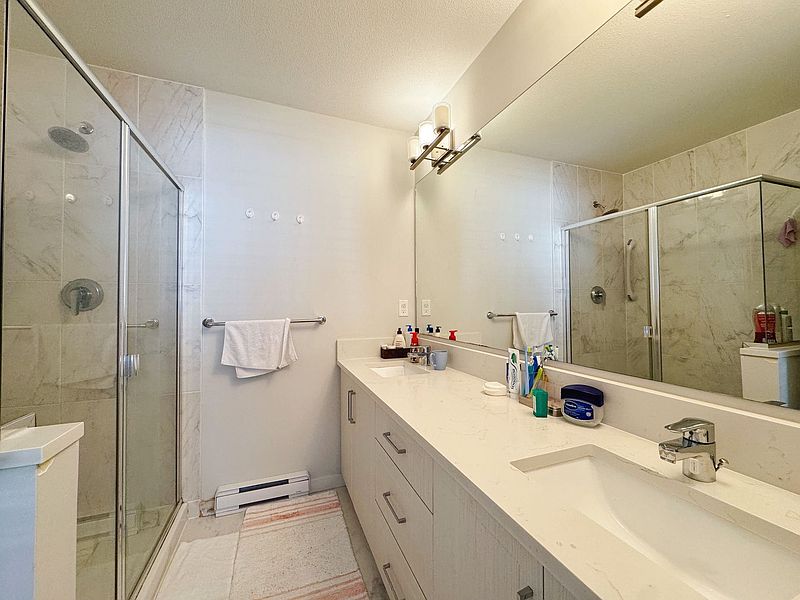 Surrey Townhouse for rent - 2 Bedrooms — photo 3