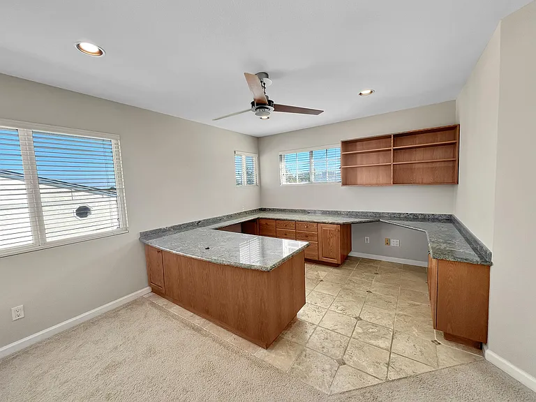 3840 Talbot St — Photo 18
