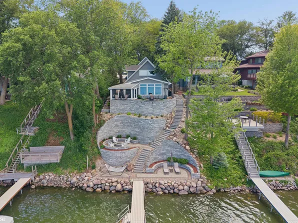 5364 Lakeview Dr, Clear Lake, IA 50428