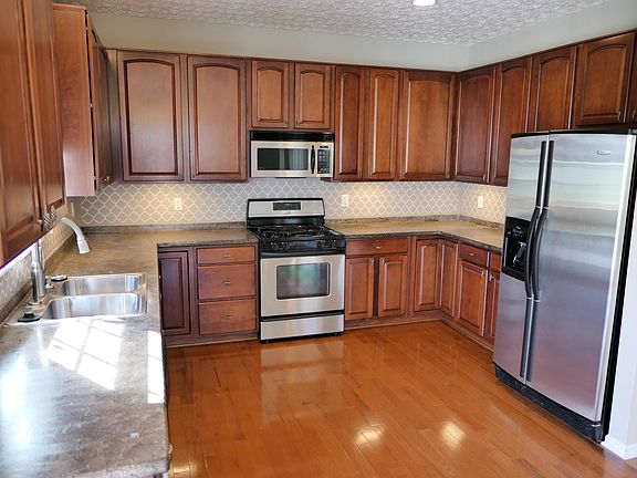4th image of 7461 Tall Pine Dr