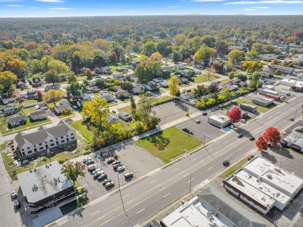 30759 Frd, Garden City, MI 48135
