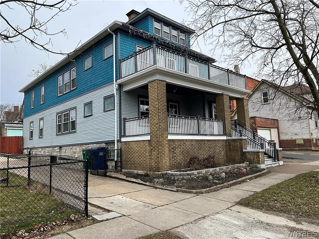 3 bed, 1.0 bath, 1456 sqft, $1,800 — Photo 2