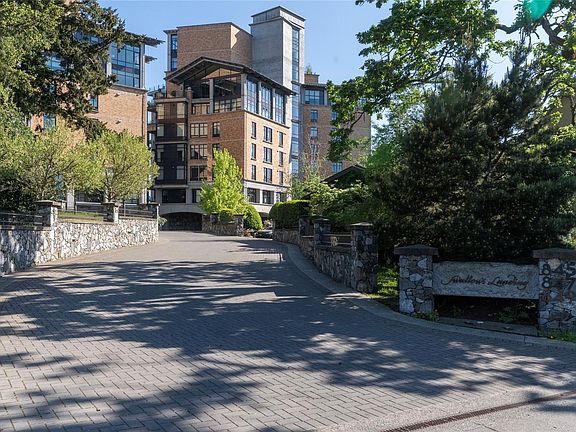 3rd image of 847 Dunsmuir Rd #106