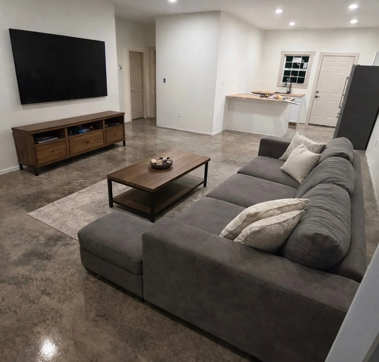 2 bed, 900 sqft, $1,200 — Photo 2