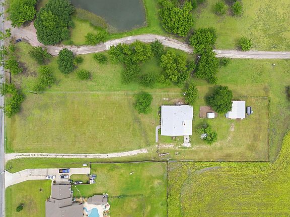 4th image of 698 Hackberry Rd