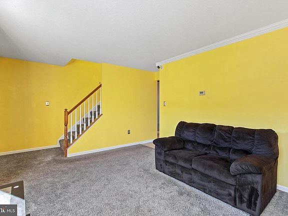 5th image of 600 Charles Cir