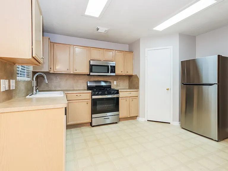 18407 Knob Hill Lake Ln — Photo 7