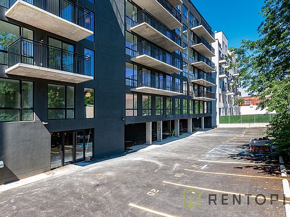 3rd image of 824 Lexington Ave #304