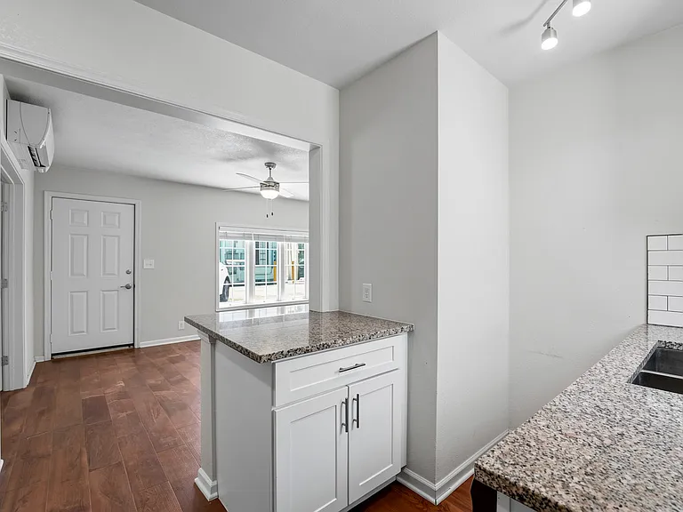 342 W Culver St #7 — Photo 12