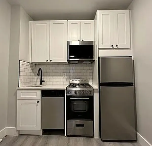 412 W 56th St #8 — Photo 5