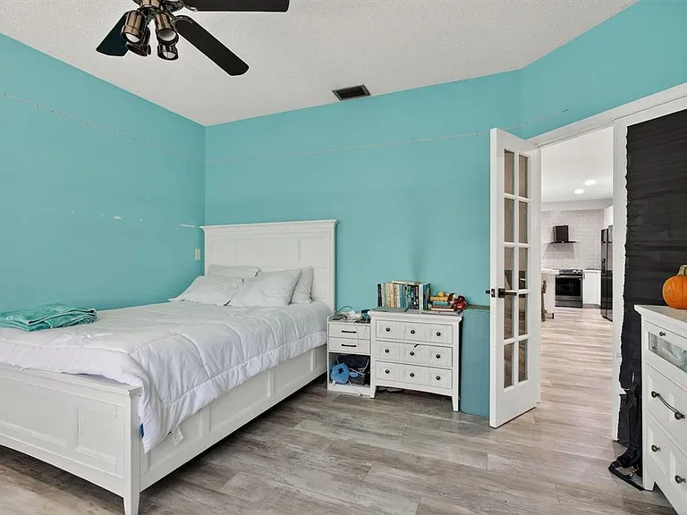 11910 Glenmore Dr — Photo 35