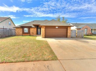2116 NE 8th St, Moore, OK 73160