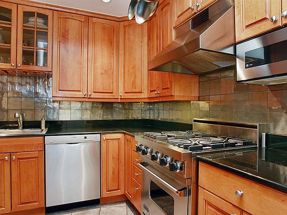 3rd image of 54 W 82nd St APT 5