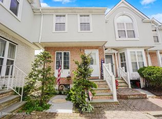 33 Brad Ln, Staten Island, NY 10314