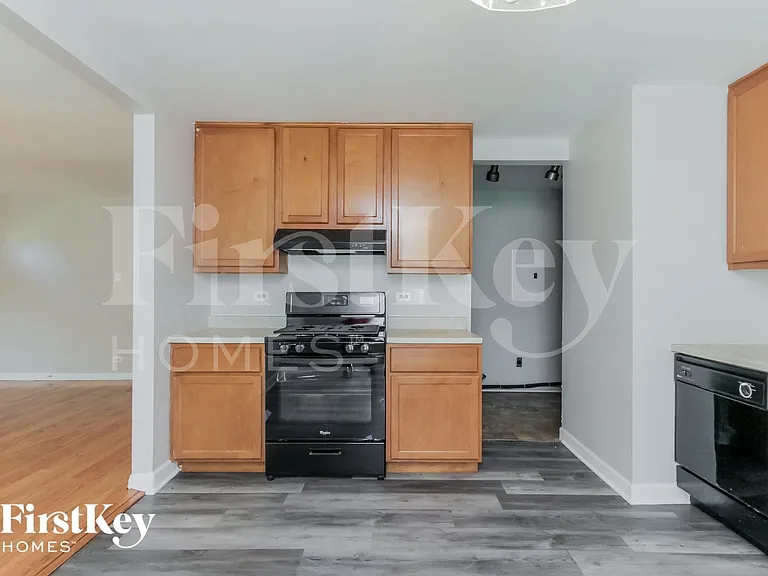 484 Talala St — Photo 6
