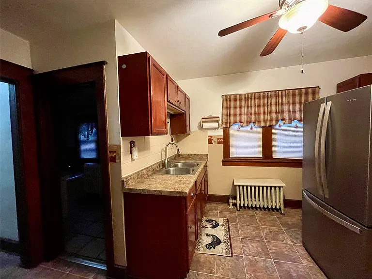 112 N Roosevelt Ave — Photo 19
