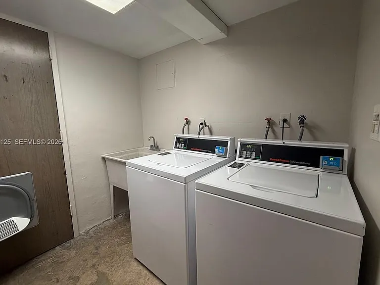 2899 Collins Ave #1022 — Photo 32