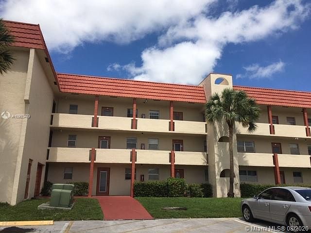 Home For Sale In Sunrise Lakes