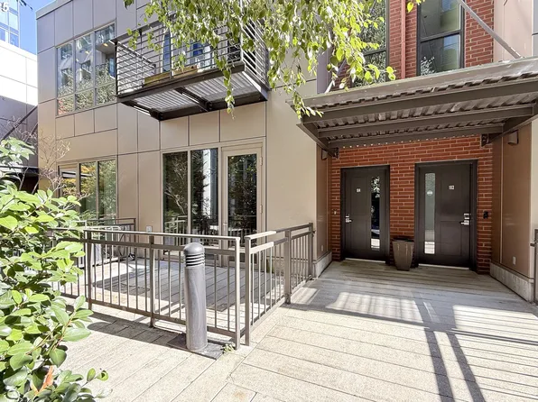 922 NW 11th Ave APT 104, Portland, OR 97209