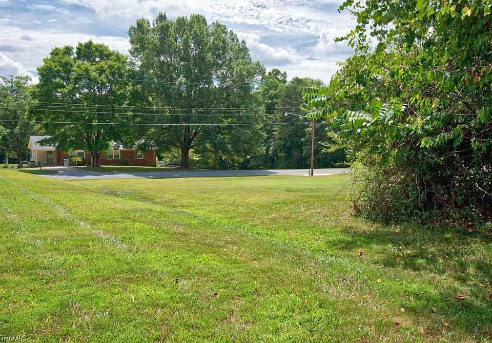 1st image of 26 Luzelle Dr