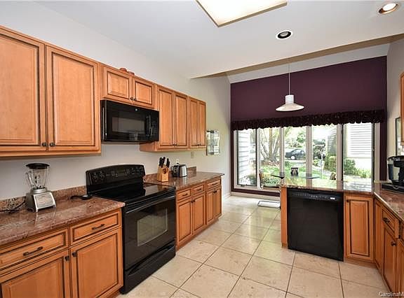 5th image of 9516 Glenwater Dr